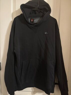 Quiksilver Men’s Black Pullover Hoodie with Subtle Logo